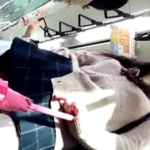 【盗撮動画】色白の美味しそうな脚のJKちゃんのピンクサテンPを電車内で盗撮した結果・・！？