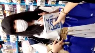 アニメショップのオタク系私服JKちゃんの可愛すぎる綿製おぱんつｗｗｗ（動画あり）