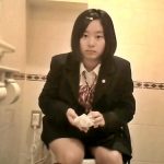 ※閲覧注意 童顔美少女JKちゃん、隠しカメラが設置された女子トイレに入った結果・・・