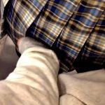 【本物痴漢】電車の乗客に睨まれる→制服JKの尻触り→勃起ち●ぽ押し付けの一部始終を記録した動画がやばすぎる件