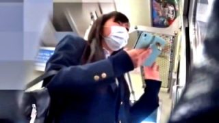 美尻すぎるマスクJKちゃん、通学電車でハミパン尻をド接写盗撮されるｗｗｗ（動画あり）