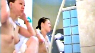 伝説の本物銭湯盗撮動画。女子風呂洗い場で若い娘の美乳見放題ｗｗｗ