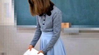女教師のパンチラを変態生徒が盗撮する伝説の動画（ロングver.）、公開される