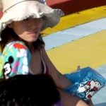 【盗撮動画】真夏の市民プールで美乳ビキニママの乳首盗撮5分超。通常&スローバージョンでどうぞｗｗｗ