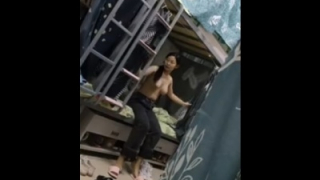 【盗撮動画】ルームシェア中の女子生徒ちゃん（巨乳）、着替え隠し撮り動画をSNSに晒される被害