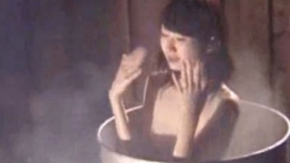 伝説の盗撮動画。ドラム缶風呂で超美人&スレンダーボディのJDの裸体。鬼のように可愛いです（動画あり）