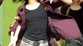 【盗撮動画】胸を強調した衣装で踊る美少女JCダンサーさん、発見される