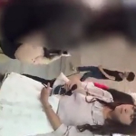 【盗撮動画】ターミナル駅で談笑中の美人JD逆さ撮りパンチラ！シンプルな白パンティを背後からこっそりGETｗｗ