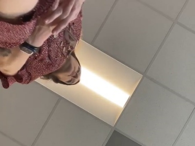 【盗撮動画】教室で授業中の美人女教師センセ、変態生徒にスカートの中を盗撮されSNSで公開される
