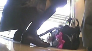 【盗撮動画】必見！電車でしゃがみ込んだ制服JKちゃんの女の子の日の縞パンに激突しそうなド接写パンチラ動画が発見される