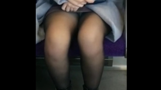 【スマホ盗撮】電車でアイドル顔激カワJDの対面パンチラが撮れてしまって震えが止まらないんだがｗ