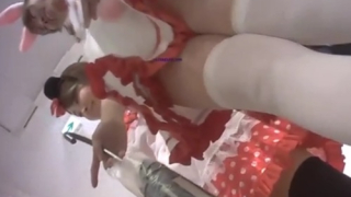 【盗撮動画】ハロウィンのコスプレ娘ちゃん、スカートの中の生パンティを逆さ撮りされる被害