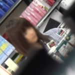 【盗撮動画】レンタル店で発見されたこの美少女、色んな撮り師に何度もパンチラ盗撮されているらしい...