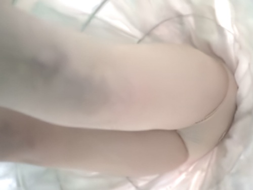 【盗撮動画】美少女のPのフロントのリボンから透ける陰毛までがっつり拝める至高のパンチラ映像がこちら