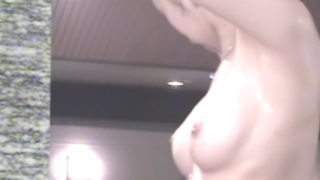 【盗撮動画】乳首の先端が『－型』に陥没したギャルさん、銭湯女子風呂でじっくり隠し撮りされる