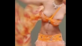 【盗撮動画】美人巨乳ダンサーのW乳首ポロリを収録した奇跡のハプニング映像をご覧ください