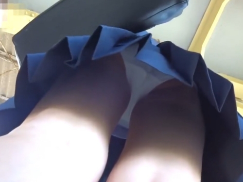 【盗撮動画】純白パンティの制服美少女に声掛け→フロントパンチラの奪取に成功した変態の功績