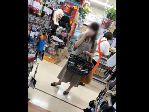 【盗撮動画】某均一ショップ店内撮影！ロンスカ攻略マンのリアルパンチラ盗撮動画がヤバい