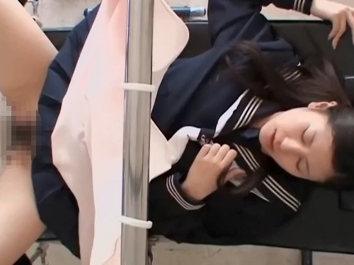 【盗撮動画】産婦人科で治療中のセーラー服娘ちゃん、これもう完全に”感じてる”よな・・・