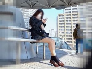 【盗撮動画】永久保存版確定！とあるスポットでの超高画質パンチラの破壊力が異常