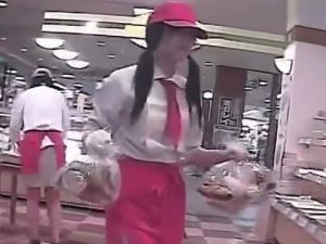 【盗撮動画】ギャル店員×2、パン屋のバイト店員×1 の計3名のガチ素人ギャルパンチラ！フロントもあるよ