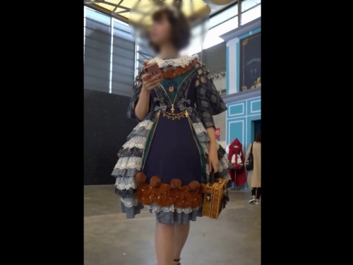 【盗撮動画】イベント会場でSSS級美少女発見！早速逆さ撮りでパンチラGETしてみた結果