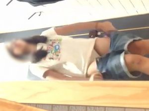 【盗撮動画】即削除！ティーンなメガネっ娘の着替え隠し撮りに成功したガチ危険映像