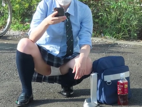 【盗撮動画】学校近くのパンチラスポットで撮り放題！今日は賢いJKちゃんが罠にかかったようです