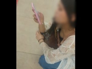 【盗撮動画】撮影者不明！某SNSに出回る胸チラ盗撮動画がかなりガチっぽいと話題に…