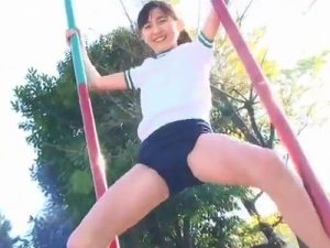 【IV】優等生タイプの美少女がのぼり棒で大股開き…伝説のイメージビデオが流出してるぞ