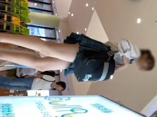 【盗撮動画】名の売れた超絶人気撮り師作!顔もスタイルもSSS級制服娘の生パンチラをお楽しみくださいのトップ画像