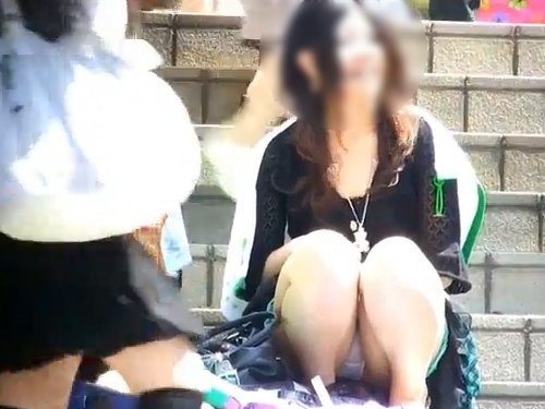 【盗撮動画】現在入手不可のガチ素人ギャルパンチラ！撮影は”あの伝説の撮り師”さんです
