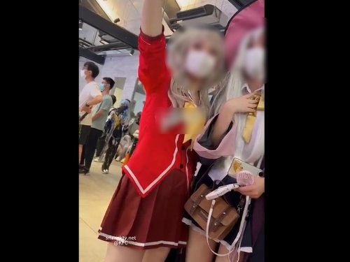 【盗撮動画】この可愛いレイヤーのパンチラ撮ったら多分ガチパンなんだけど…プロの判定頼む！
