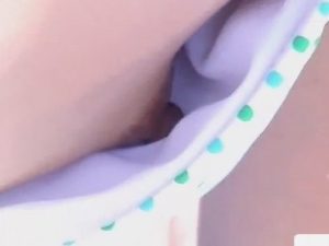 【盗撮動画】レジャープールの胸チラ盗撮で乳首乱獲！こんなのどうやって撮ってんだよ…