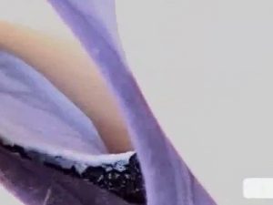 【盗撮動画】ギャルの乳首をいとも簡単にGETする胸チラ職人の真骨頂が発揮される動画が発掘される