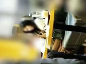 【盗撮動画】ヤバいの続々の胸チラ盗撮乳首見え！今日もSSS級美人なお姉さんがターゲットに…