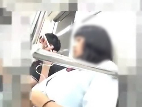 【盗撮動画】何故かはわからんが、こういう生意気そうなじぇけが生パンチラ撮られてるのってガチで興奮するよな…