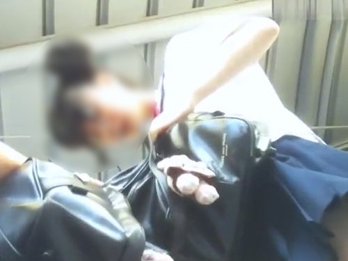 【盗撮動画】見逃し厳禁！スタイル抜群の激カワ制服娘ちゃんが白の生パンだったときの喜びたるや