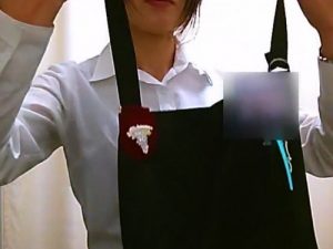 【盗撮動画】例の着替え盗撮にエプロン制服の美人店員さん登場！完全ガチがまた証明されてしまう…