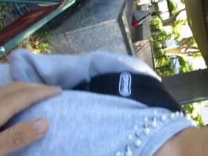 【盗撮動画】一線を越えたパンチラ撮り師による声掛けお触り動画が完全に常軌を逸していると話題に…