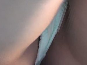 【盗撮動画】自己顕示欲が限界突破の美少女レイヤーちゃん、生パン超えてハミマン…