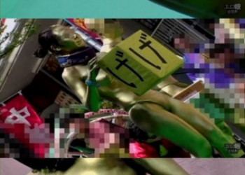 街角合法ストリップ。乳首丸出し金粉ショー02